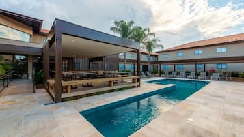 Outdoor pool, pool umbrellas, sun loungers