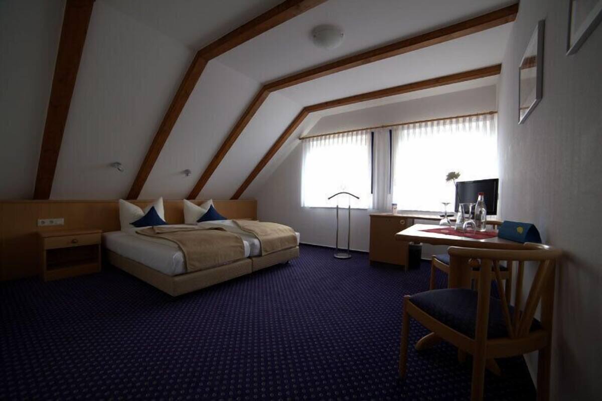 Triple Room | Minibar, free WiFi, bed sheets