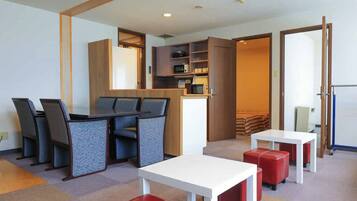 Apartment, 4 Bedrooms, Non Smoking, 2 Bathrooms | Free WiFi, bed sheets