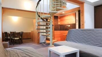 Apartment, 3 Bedrooms, Non Smoking, Private Bathroom | Free WiFi, bed sheets