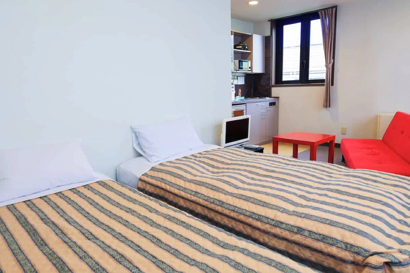 Studio, 2 Twin Beds, Non Smoking, Private Bathroom | Free WiFi, bed sheets