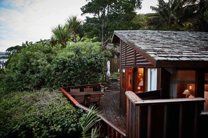 Waterfront Chalet | Terrace/patio