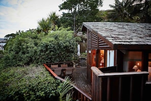 Waterfront Chalet | Teres/patio