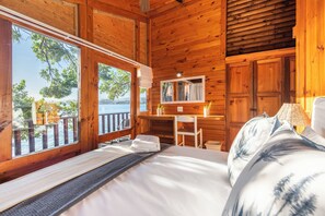 Waterfront Chalet | Lake view