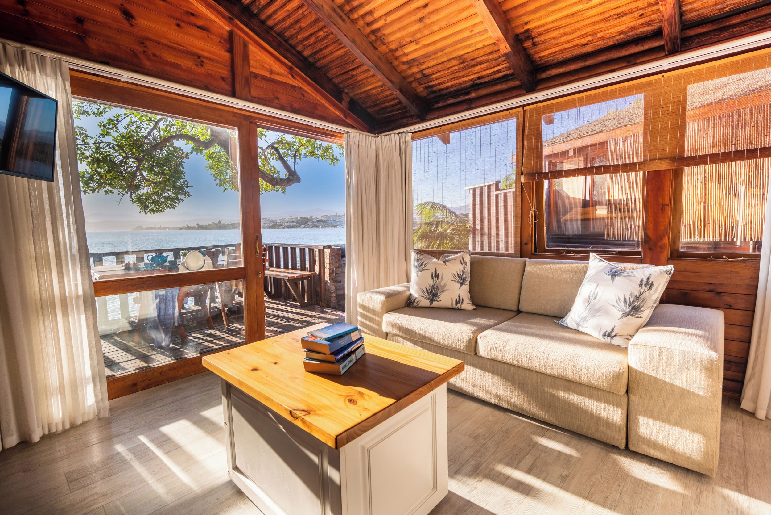 Waterfront Chalet | Living area