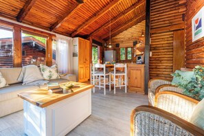 Hillside Chalet | Living area