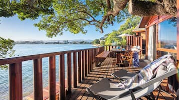 Waterfront Chalet | Terrace/patio