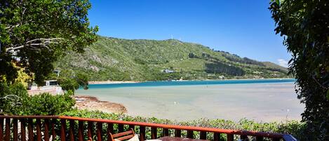 Waterfront Chalet | Balkon