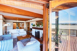 Paquita | Living area | 40-inch flat-screen TV with satellite channels, TV, DVD player