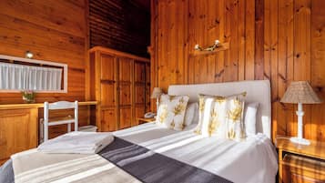Familie chalet | Lakens van Egyptisch katoen, luxe beddengoed, een kluis op de kamer