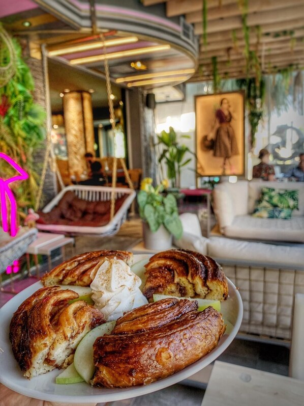 Food and drink - Royal Court Hotel (Ramallah)