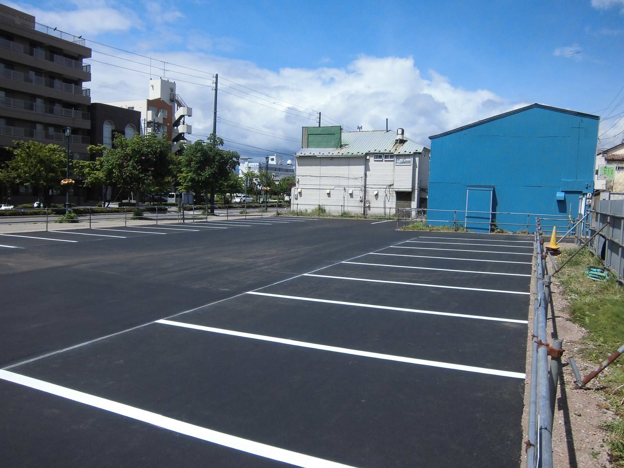 self-parking (surcharge) 500 per night