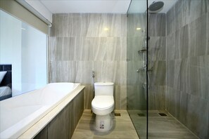 Separate bathtub and shower, spring water bathtub, rainfall showerhead