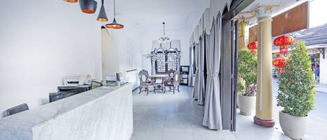 Check-in/check-out kiosk