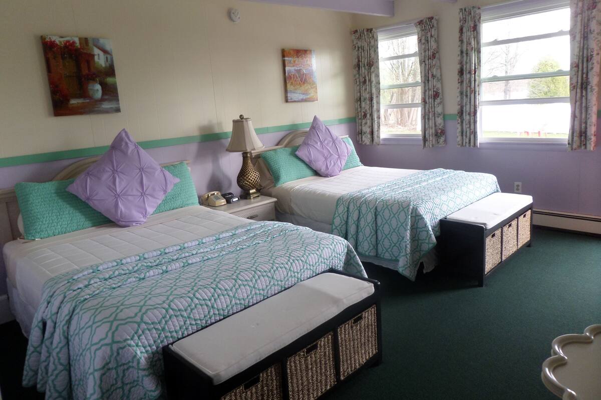 Double Room | Desk, blackout drapes, WiFi (free), individually decorated