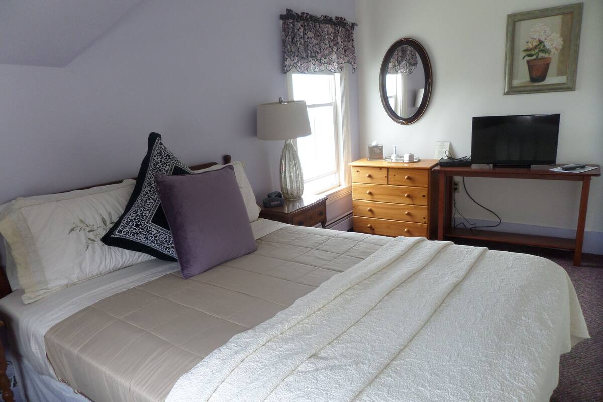 Double Room, 2 Bedrooms, Non Smoking, Kitchenette | Desk, blackout drapes, WiFi (free), individually decorated
