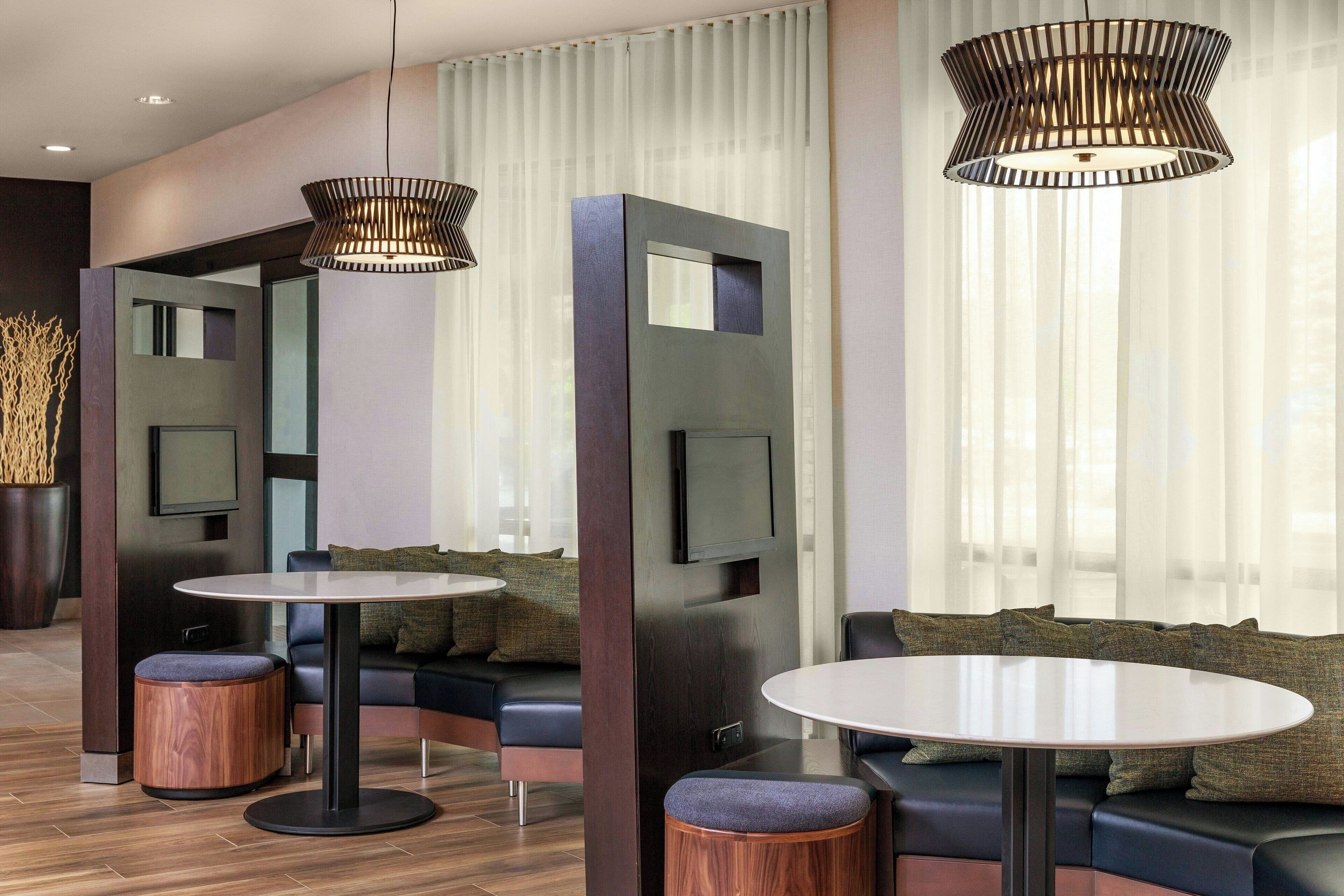 breakfast and dinner served, american cuisine