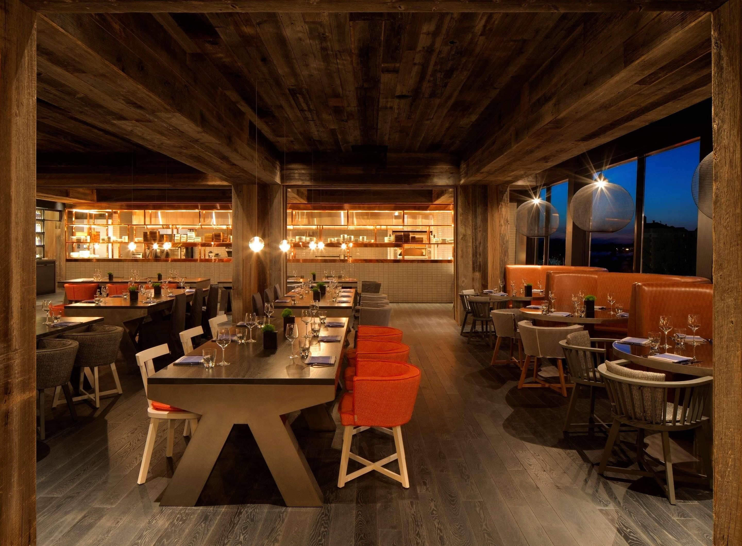 Phục vụ bữa sáng, bữa trưa, bữa tối, món ăn kiểu Mỹ 