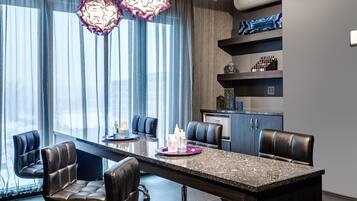 Nail salon