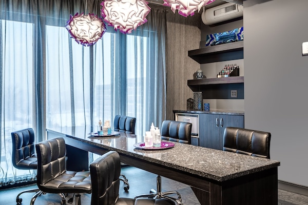 Nail salon