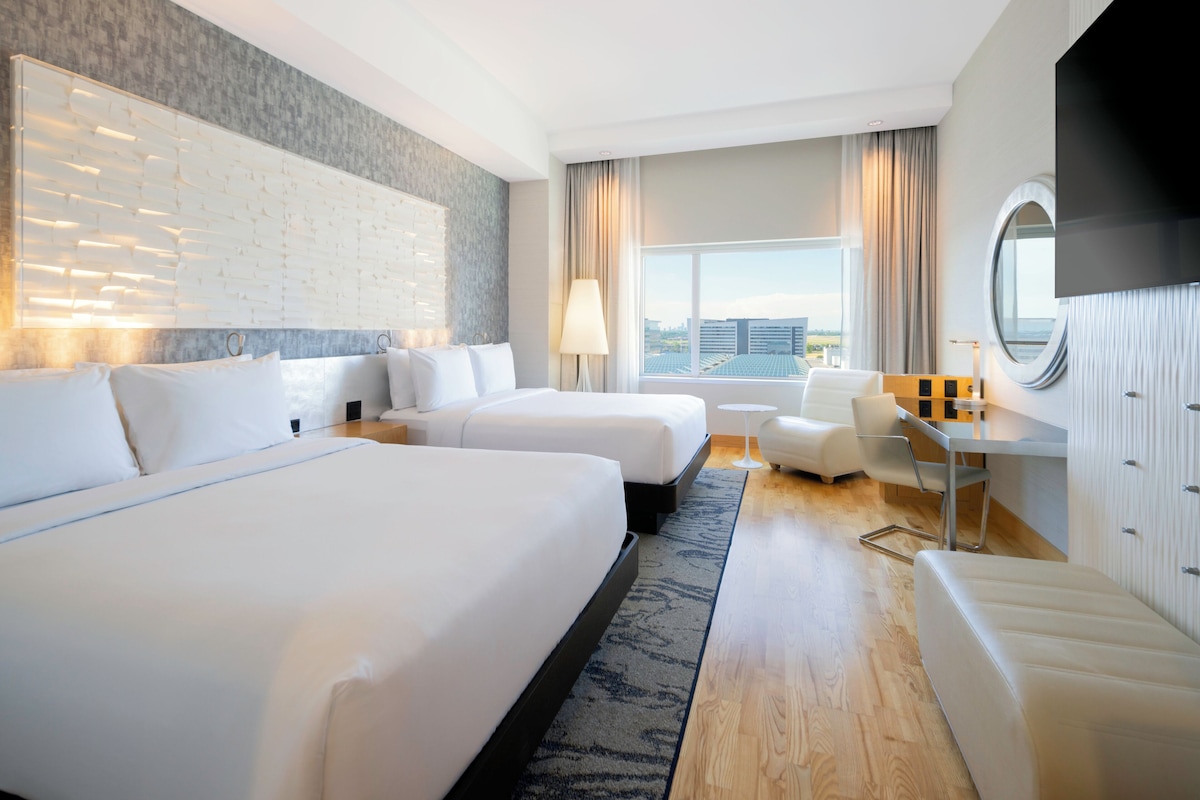 Executive Room, 2 Queen Beds, Non Smoking ( High Floor) | Premium bedding, down comforters, pillowtop beds, in-room safe