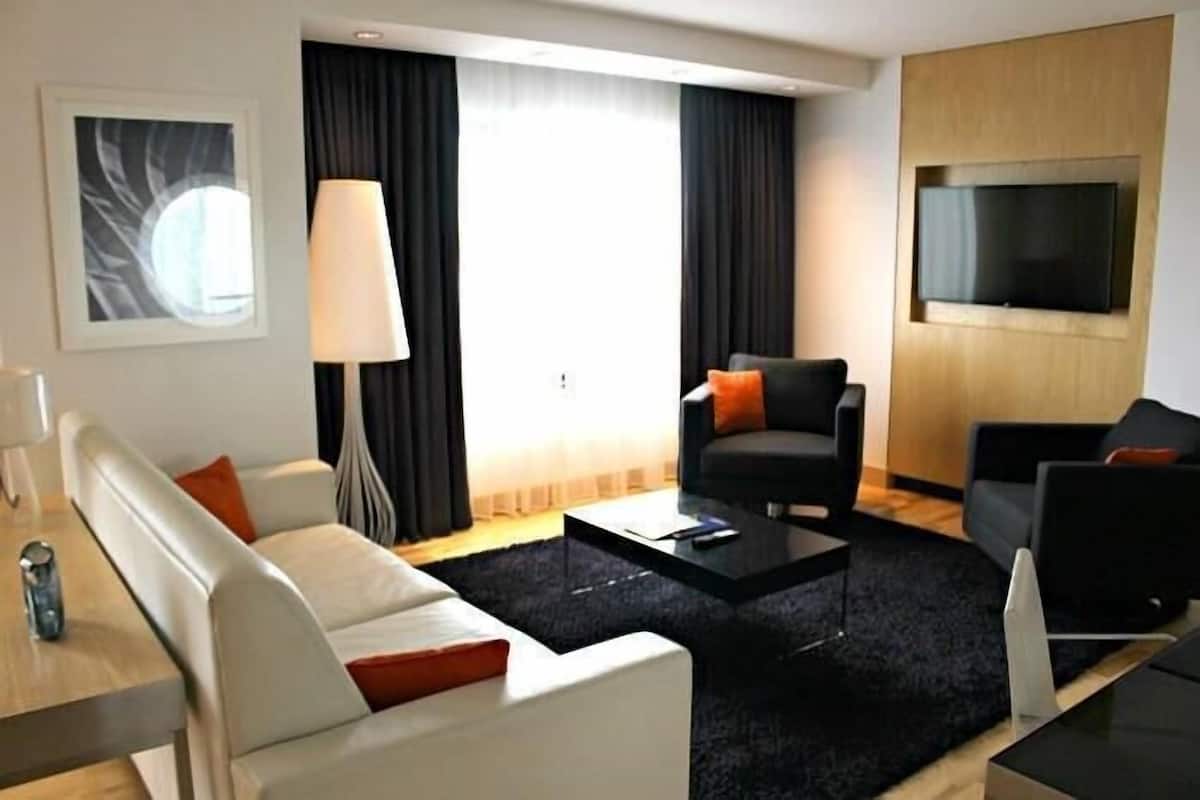 Premium bedding, down duvets, pillow-top beds, in-room safe