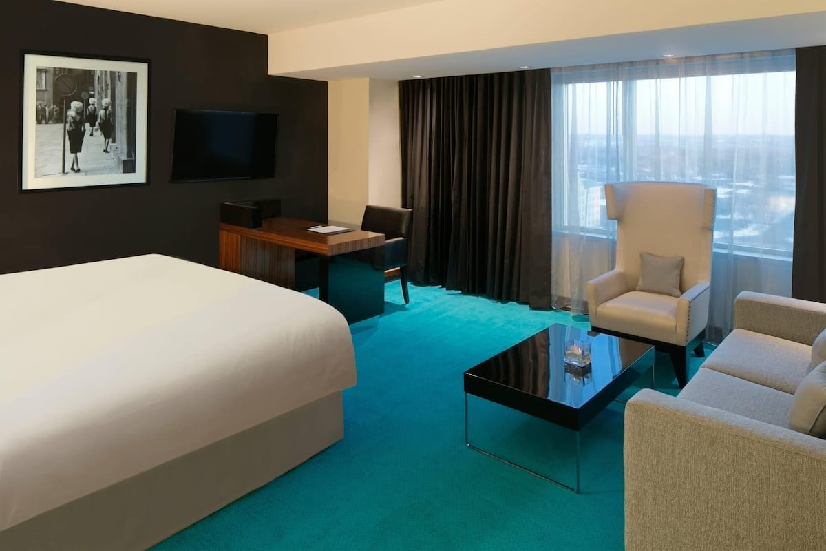 1 bedroom, premium bedding, down comforters, pillowtop beds
