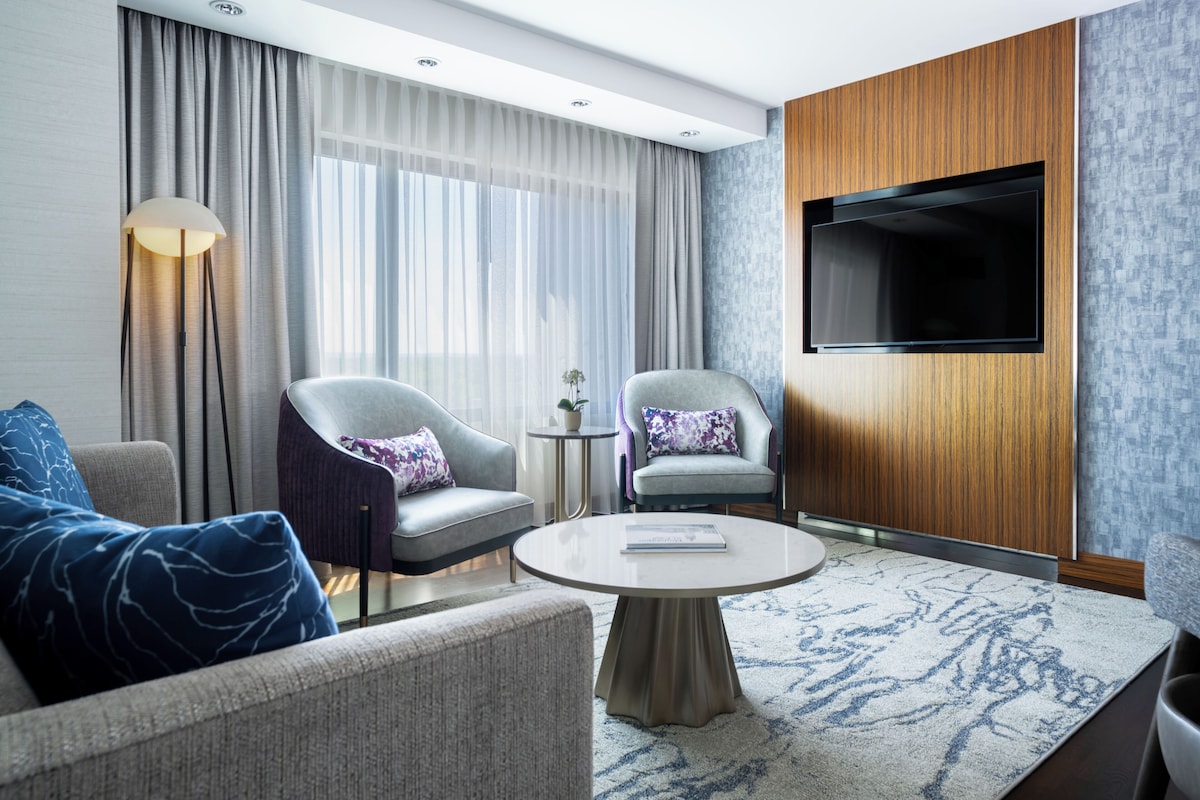 Premium bedding, down comforters, pillowtop beds, in-room safe