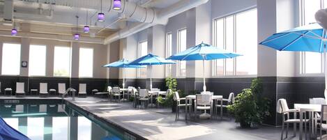 Innenpool, Liegestühle