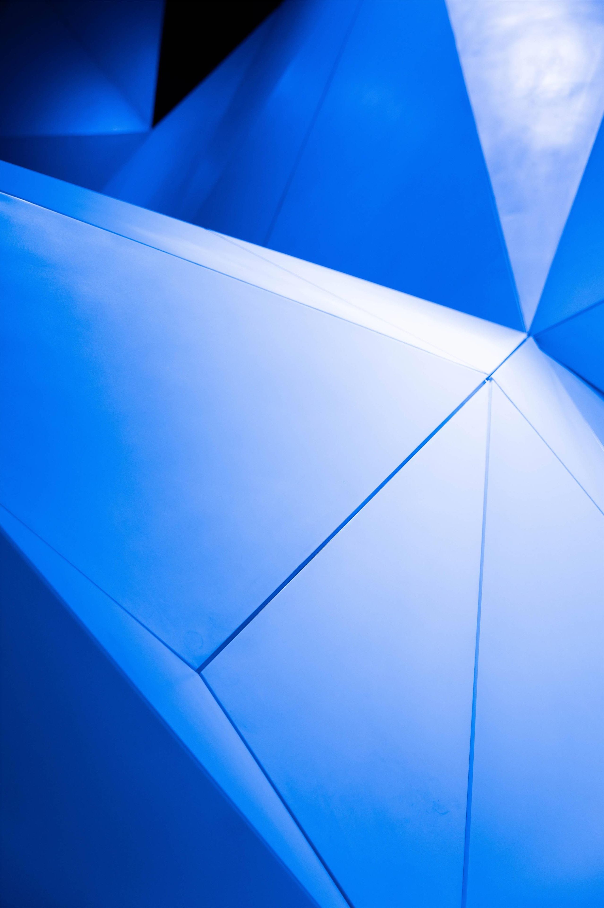 A geometric structure with intersecting planes.