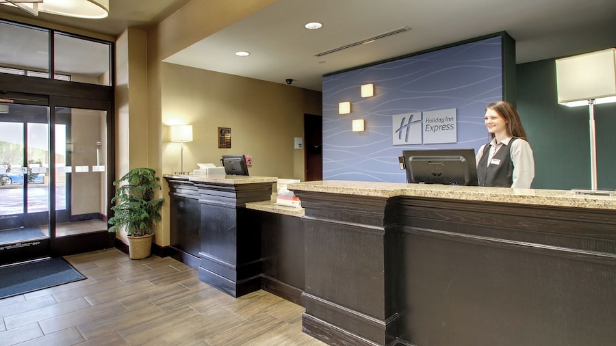 Holiday Inn Express Hotel & Suites Natchez South by IHG