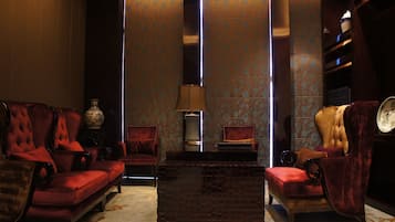 Presidential-Suite | Wohnbereich | 47-Zoll-LCD-Fernseher mit Satellitenempfang, Fernseher, Pay-TV