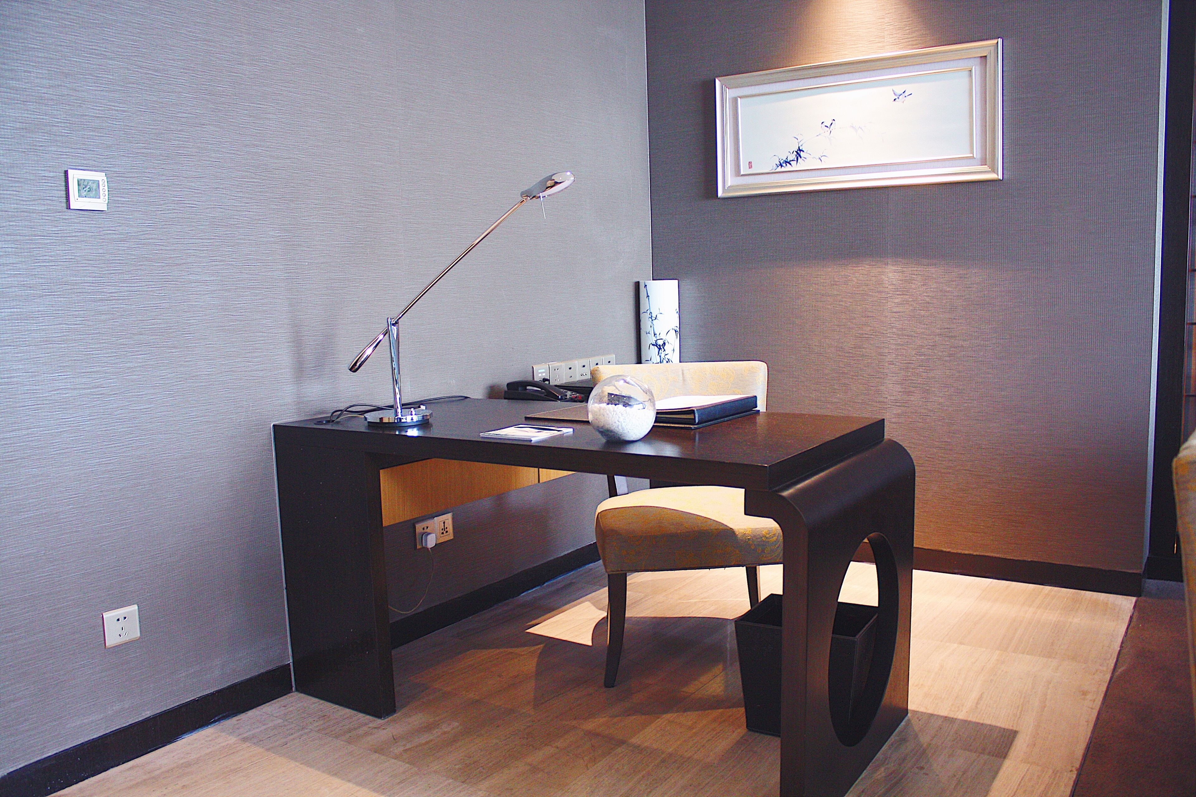 47-inch lcd tv with satellite channels, tv, pay films