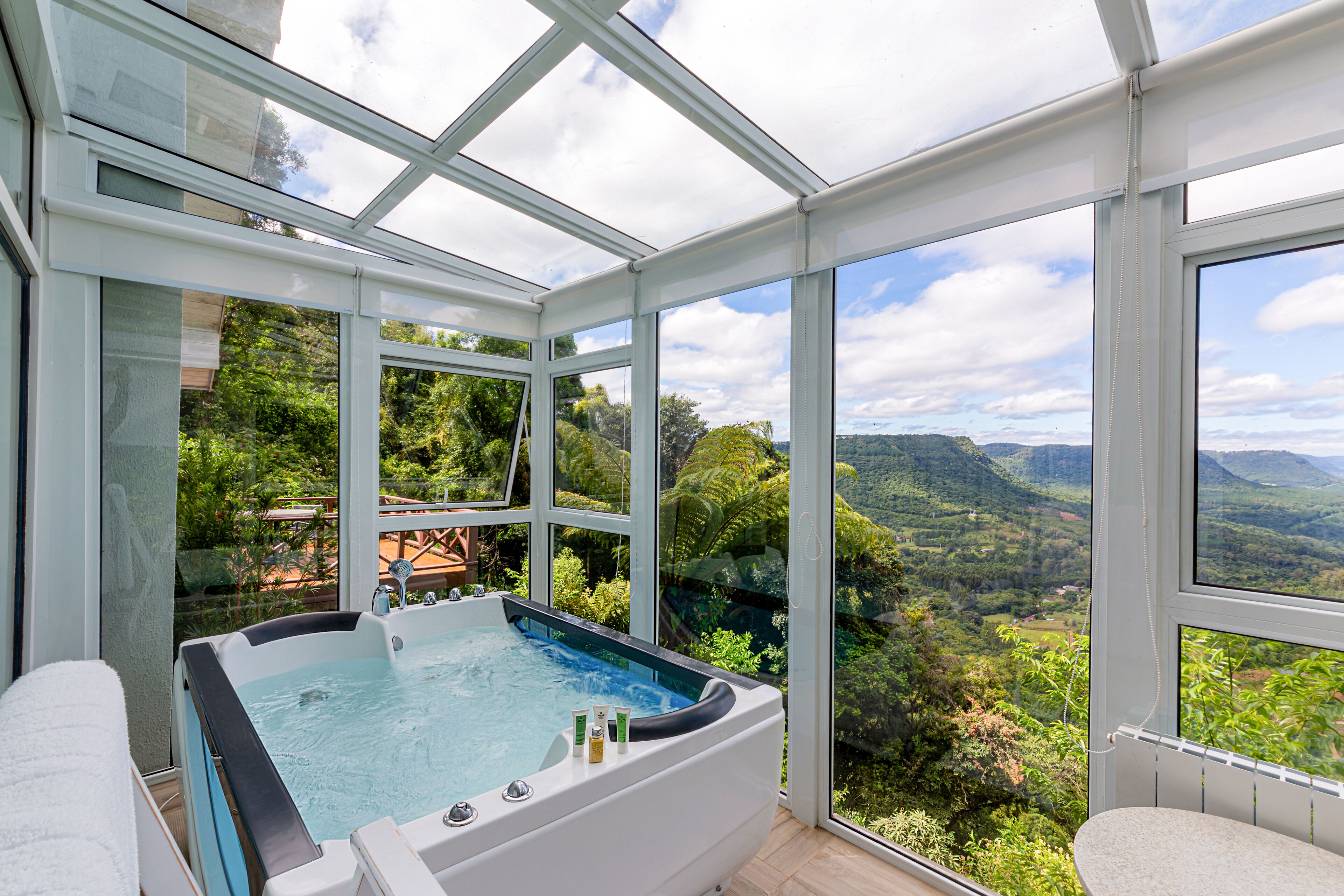 Bañera de hidromasaje privada