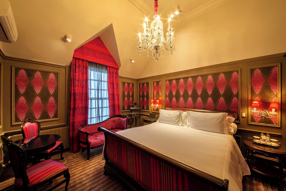 Suite Granada | 1 bedroom, Egyptian cotton sheets, premium bedding, in-room safe
