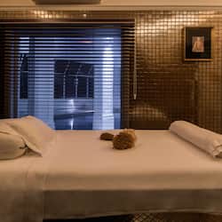 Sauna, steam room, body treatments, aromatherapy, hot stone massages