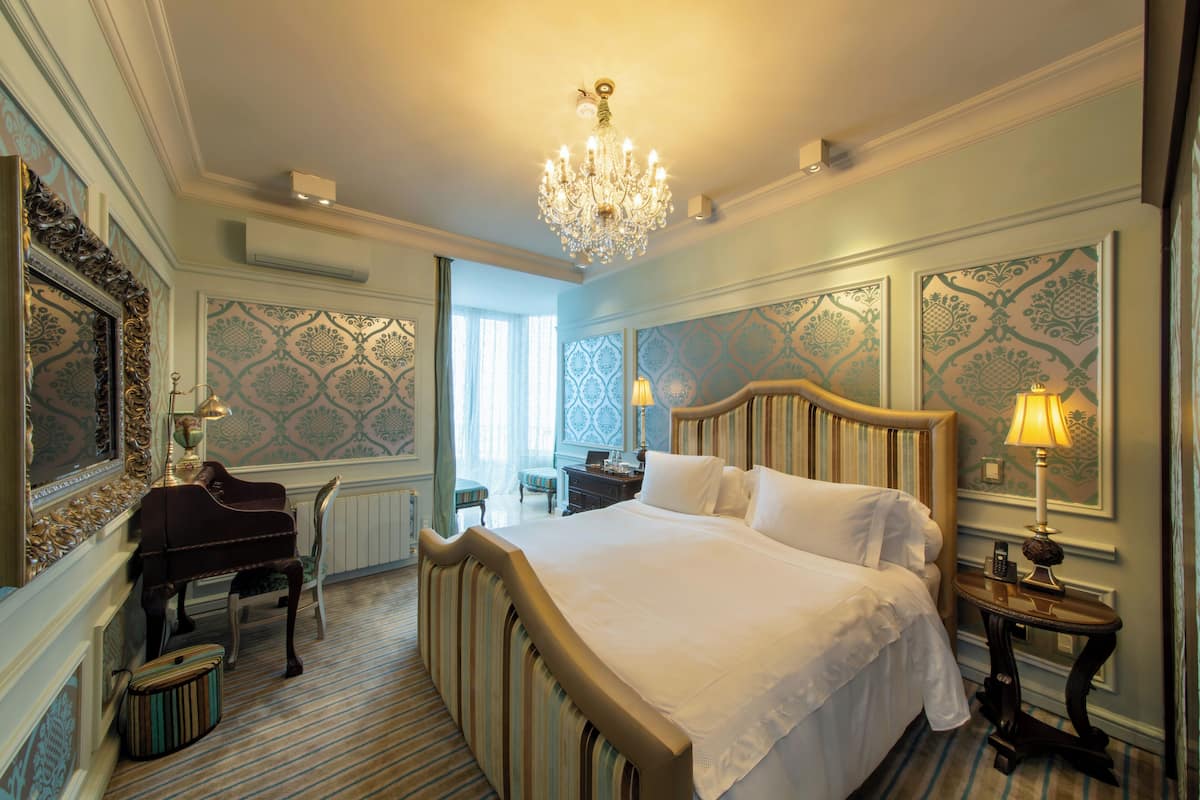 Suite Jade | 1 bedroom, Egyptian cotton sheets, premium bedding, in-room safe
