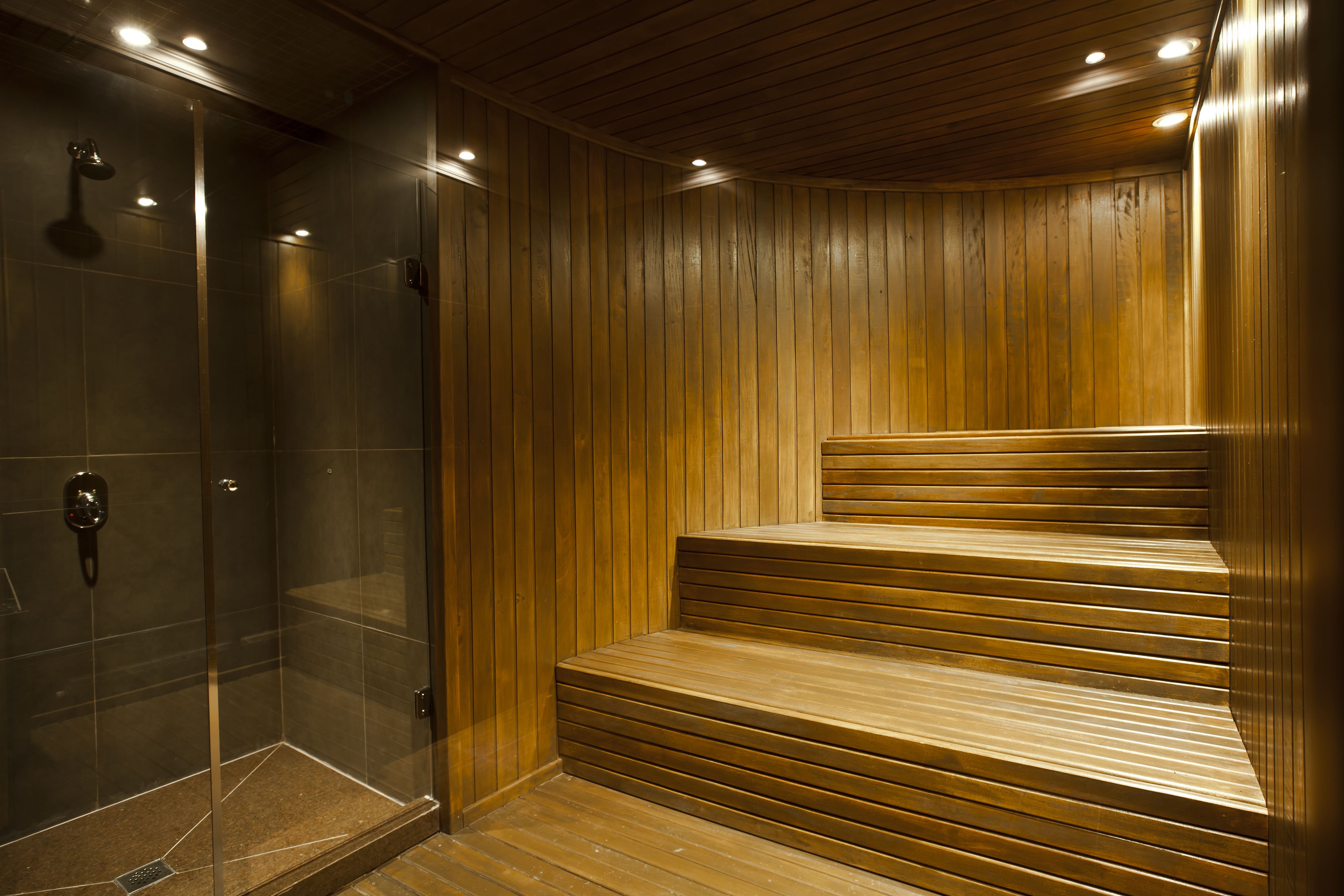 Un sauna, baño turco, tratamientos corporales, aromaterapia