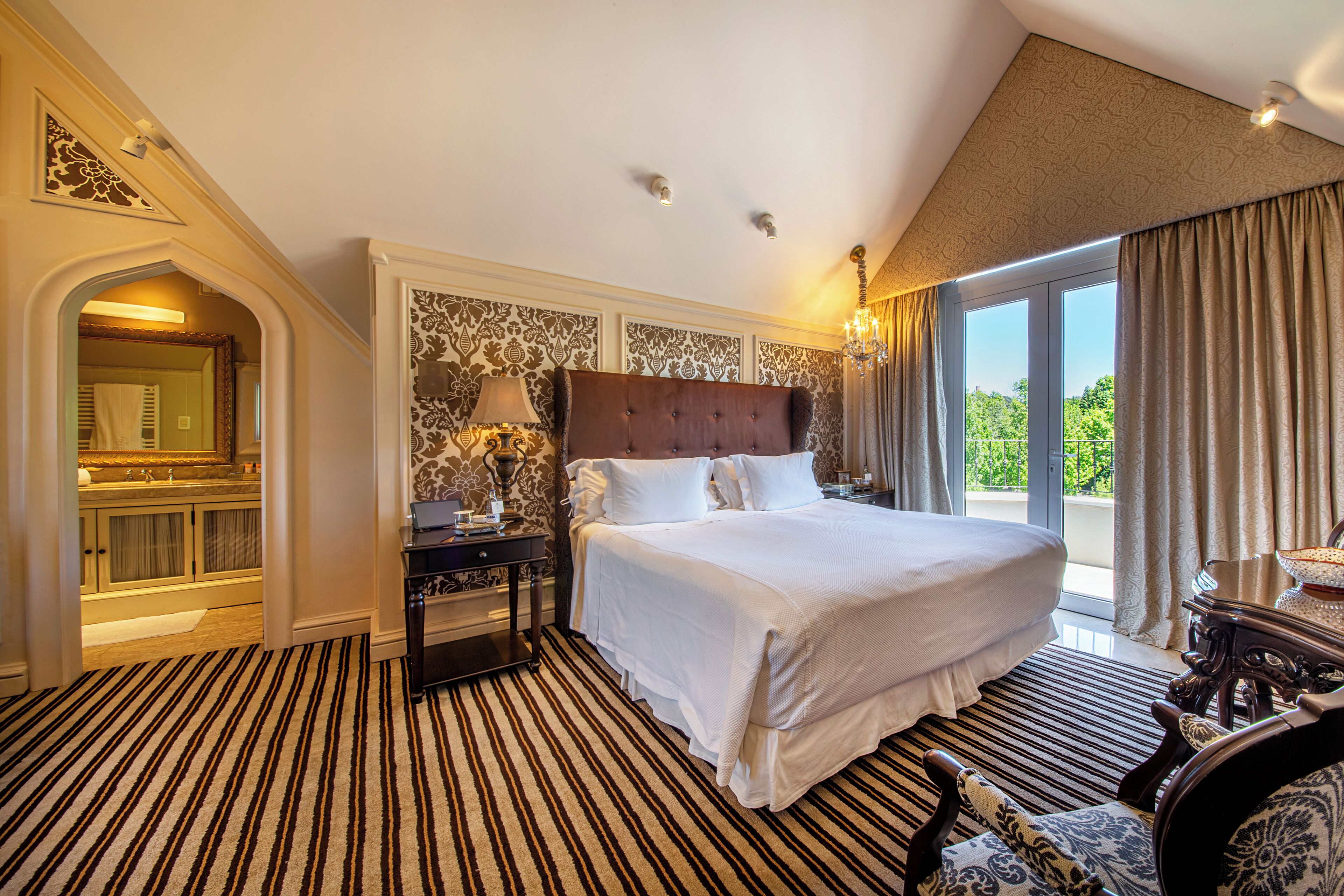 Suite Ambar | Egyptian cotton sheets, premium bedding, in-room safe