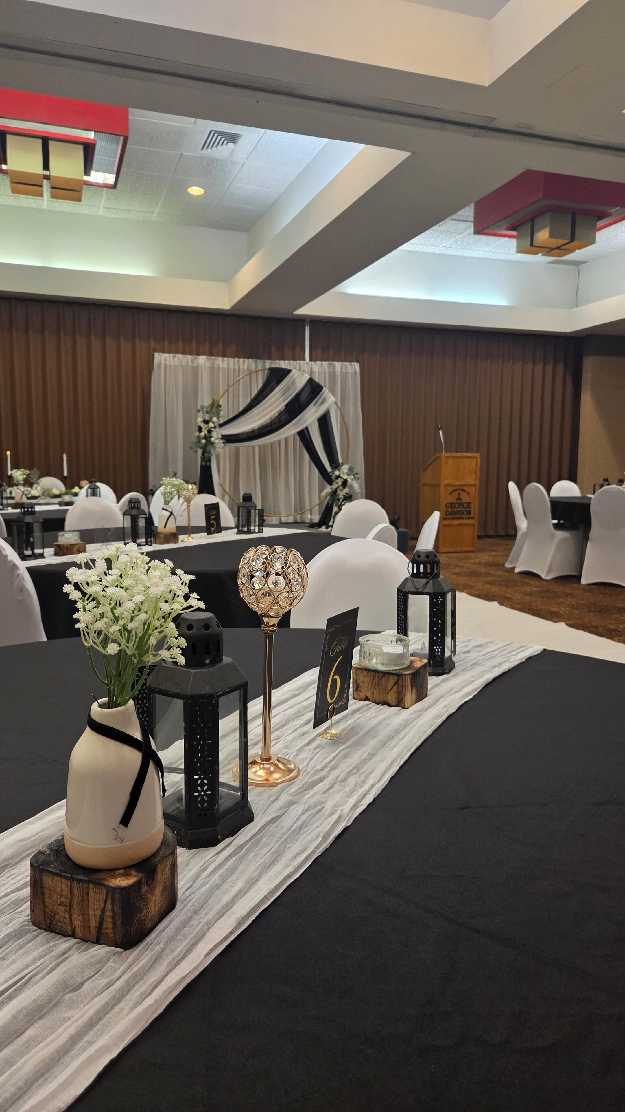 زفاف داخل الفندق