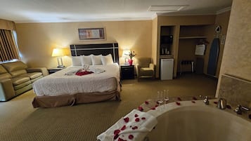 Classic Suite, 1 King Bed, Jetted Tub | Premium bedding, Tempur-Pedic beds, minibar, desk