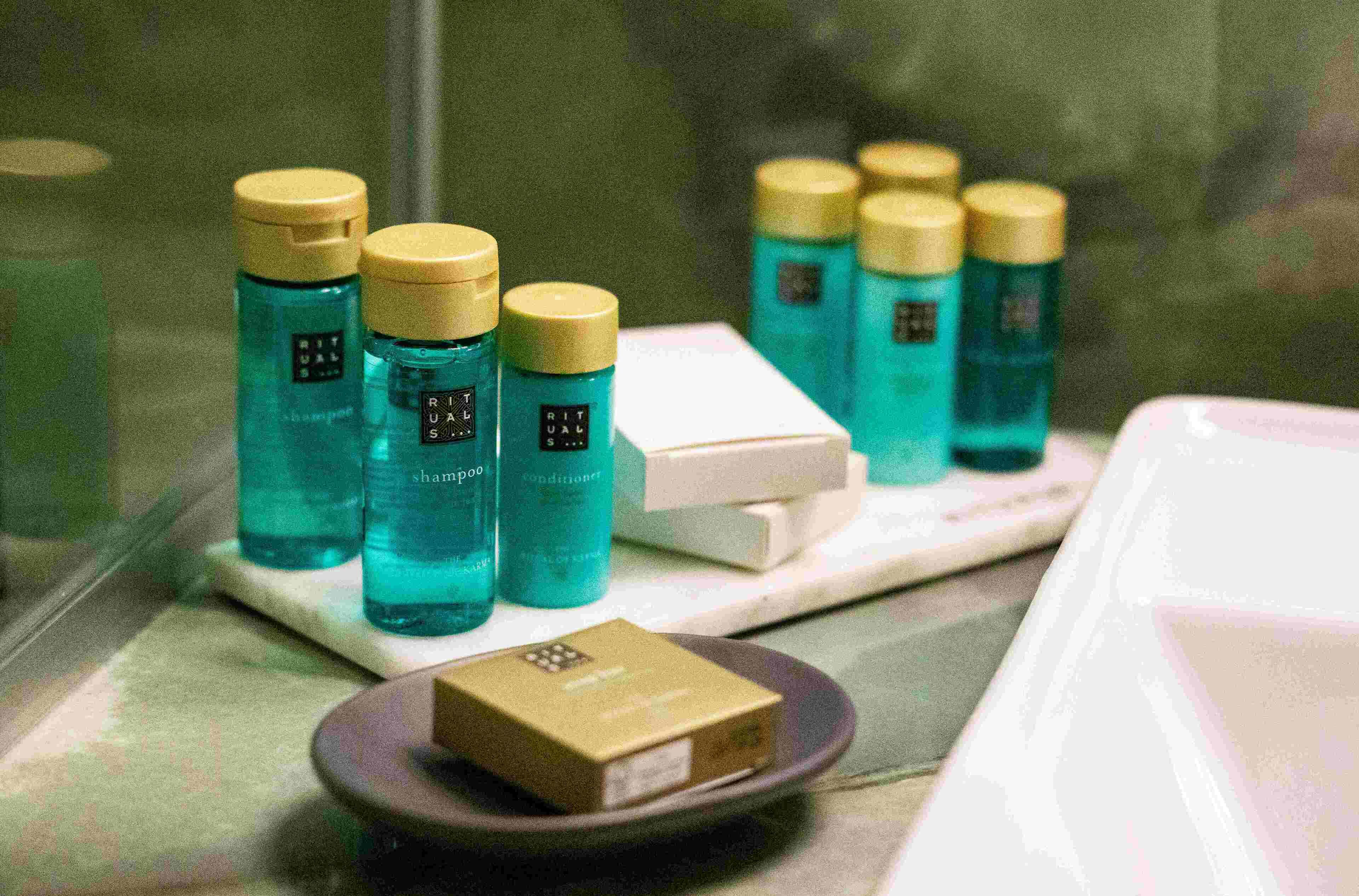 deluxe double room, city view | bathroom | free toiletries, hair dryer, bathrobes, slippers