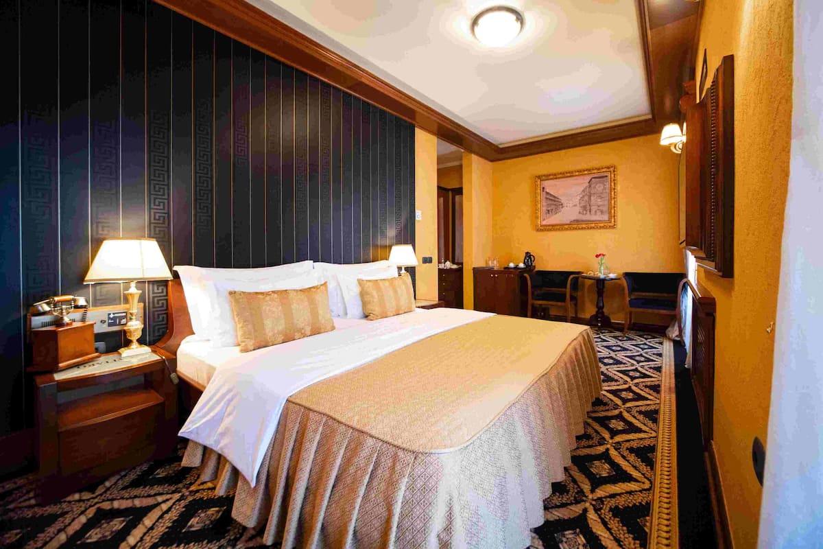 double room, city view | 1 bedroom, minibar, in-room safe, desk