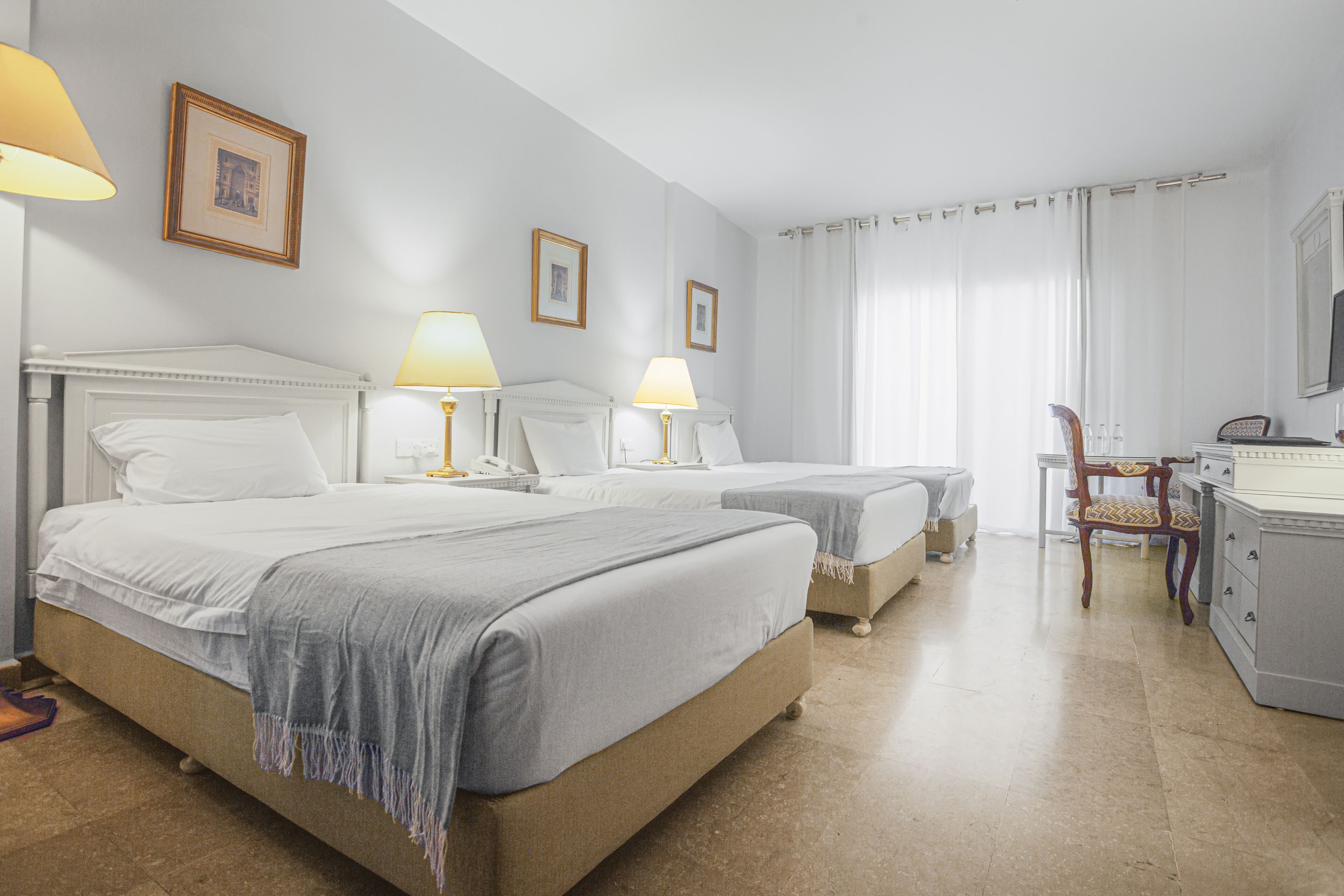 Kolmen hengen deluxe-huone | Egyptinpuuvillaiset lakanat, ylelliset vuodevaatteet