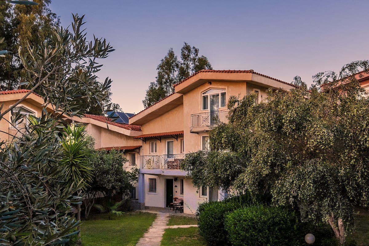 Bungalow, vista giardino | 1 camera, una cassaforte in camera, con arredamento individuale