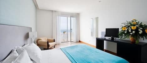 Double or Twin Room, Partial Sea View | 1 bedroom, minibar, in-room safe, desk