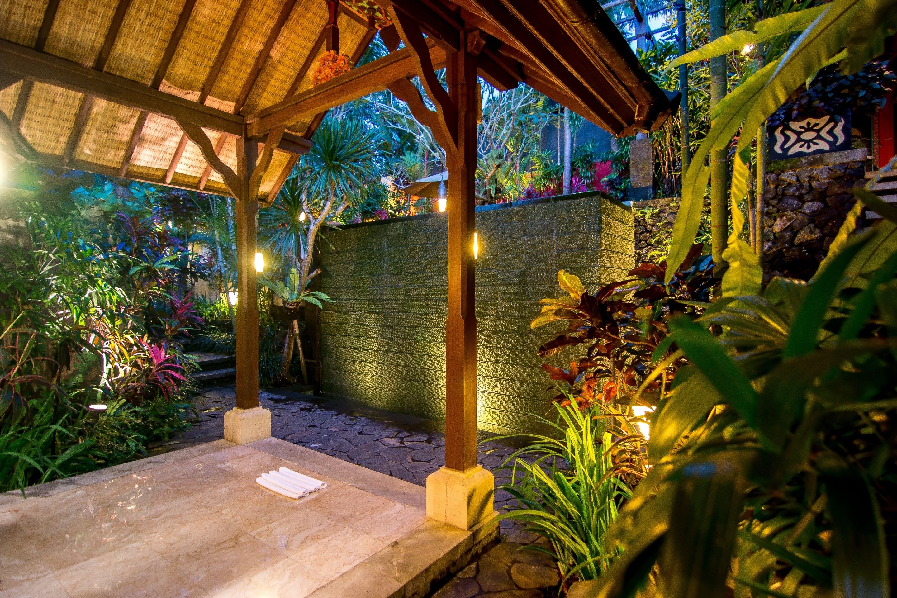 presidential villa, 4 bedrooms, private pool | living area | 40-inch lcd tv with digital channels, tv