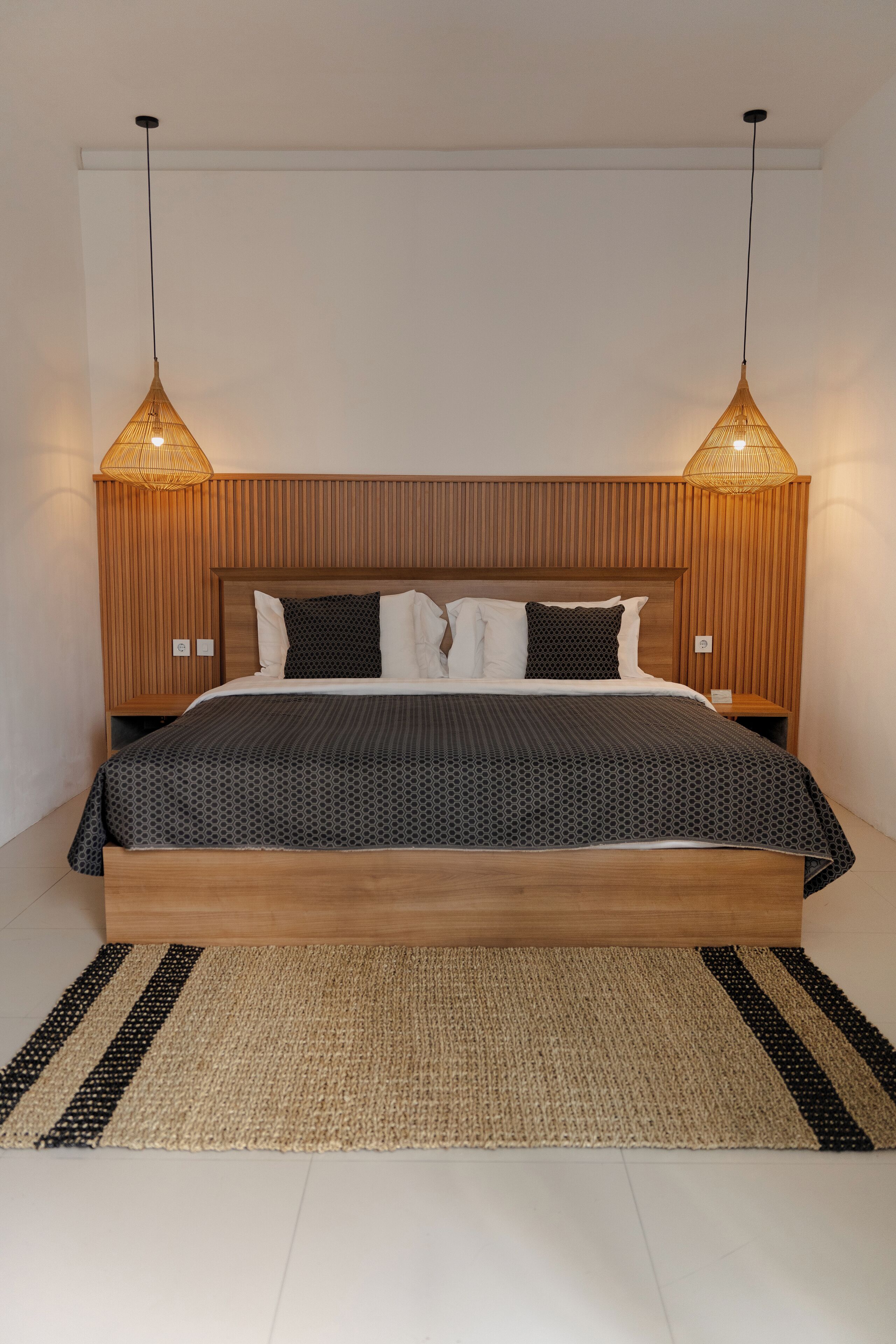 6 bedrooms, down duvets, Select Comfort beds, minibar