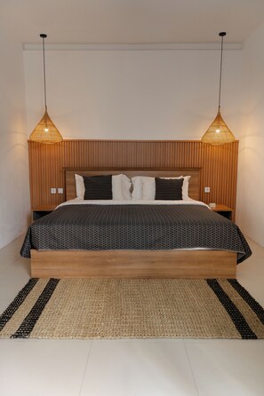 6 bedrooms, down duvets, Select Comfort beds, minibar - Awila Villa Kuta (Kuta)