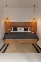 6 bedrooms, down duvets, Select Comfort beds, minibar